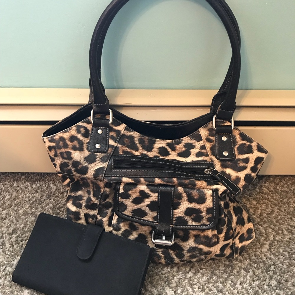 Cheetah print purse with matching black wallet